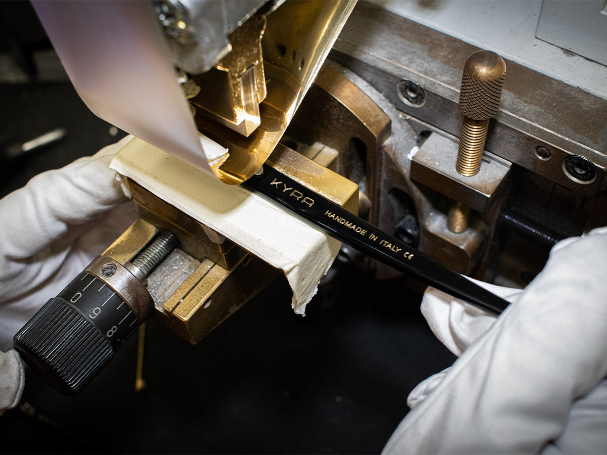 ANATOMIA DI UN DESIGN ICONICO: SCOPRI PERCHÉ GLI OCCHIALI KYRA MODELLO ANGEL INCANTANO