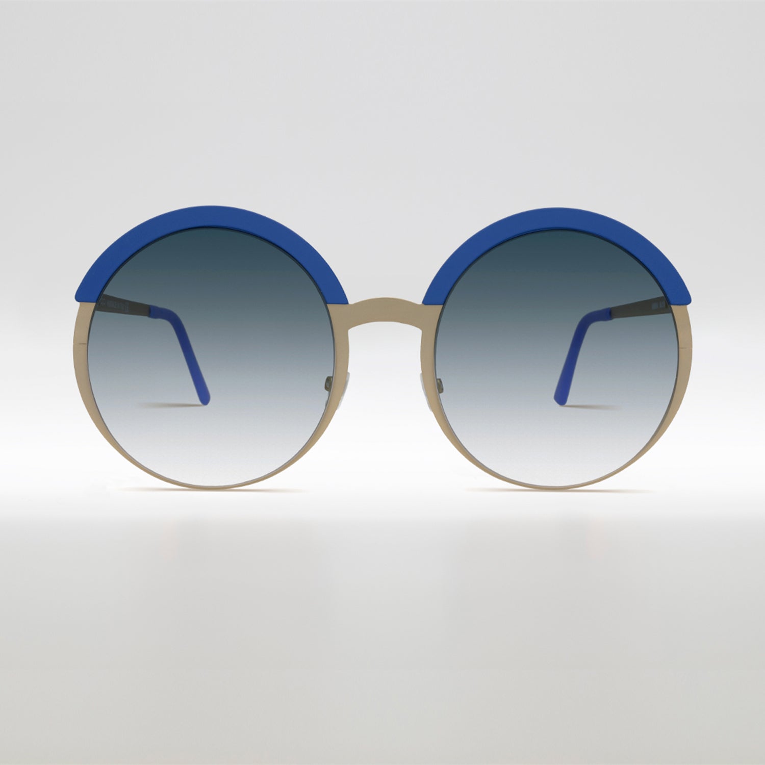 occhiali da sole rotondi blu con lenti sfumate vista frontale